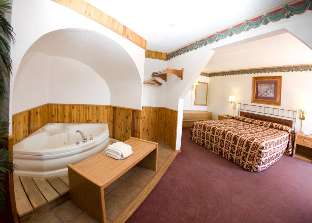 North Country Inn & Suites Mandan Exterior photo